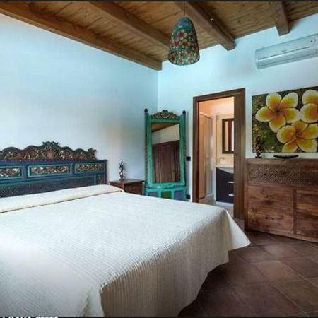 Rumah Saya Campofelice Di Roccella Exteriör bild