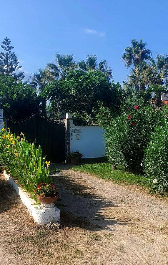 Rumah Saya Campofelice Di Roccella Exteriör bild