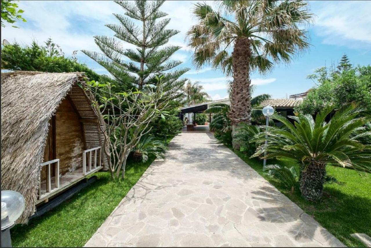 Rumah Saya Campofelice Di Roccella Exteriör bild